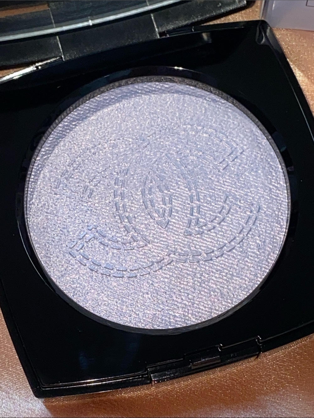CHANEL Illuminating Powder in Light Blue Shimmer with Blue Pouch coco denim - Picture 3 of 8